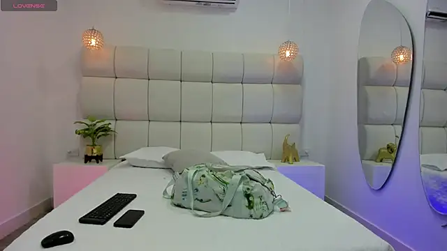 Snapshot of DanielleEvans_ chatting on September 29, 2025, 11:27 am DanielleEvans online show from September 29, 2025, 11:27 am