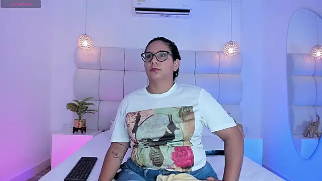 Snapshot of DanielleEvans_ chatting on September 16, 2025, 11:22 am DanielleEvans online show from September 16, 2025, 11:22 am