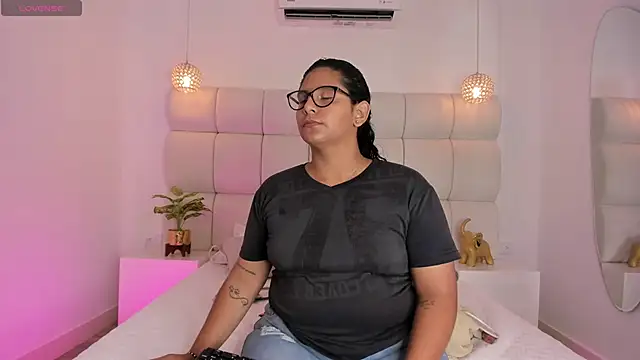 Snapshot of DanielleEvans_ chatting on September 27, 2025, 11:27 am DanielleEvans online show from September 27, 2025, 11:27 am