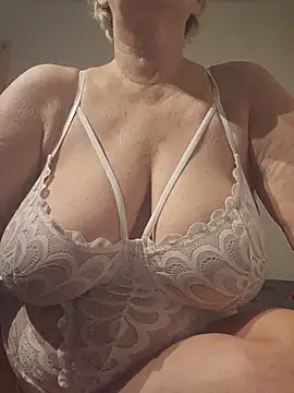 milfchantal4 online show from May 19, 2026, 1:56 am