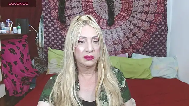 Snapshot of elena_evans chatting on March 18, 2025, 6:17 pm elena evans online show from March 18, 2025, 6:17 pm