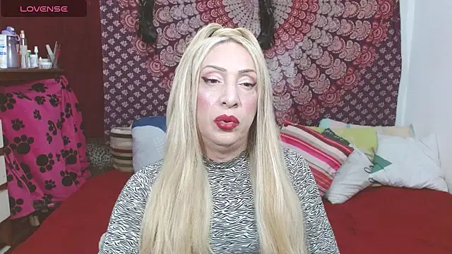 Snapshot of elena_evans chatting on March 5, 2025, 3:51 pm elena evans online show from March 5, 2025, 3:51 pm