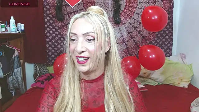 Snapshot of elena_evans chatting on February 14, 2025, 9:43 pm elena evans online show from February 14, 2025, 9:43 pm
