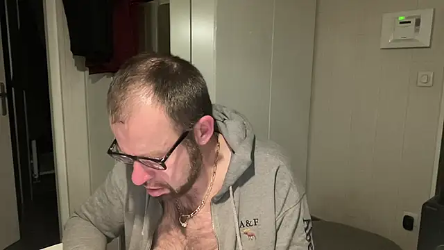 FABIOGLASSES online show from March 20, 2026, 12:33 am