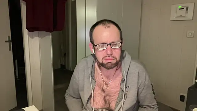 FABIOGLASSES online show from February 14, 2026, 2:34 am