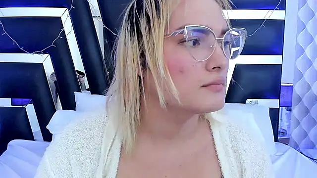 Snapshot of katya_kozlov chatting on February 26, 2025, 7:23 am katya kozlov online show from February 26, 2025, 7:23 am