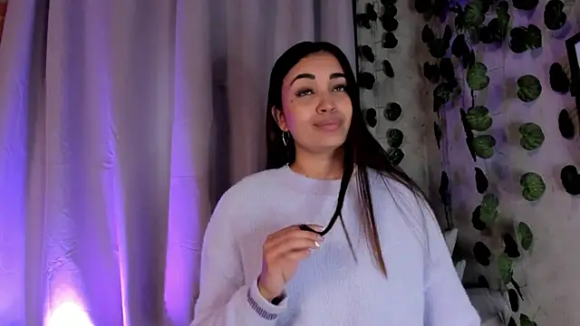 Snapshot of aisha_es chatting on March 5, 2025, 8:42 pm aisha es online show from March 5, 2025, 8:42 pm