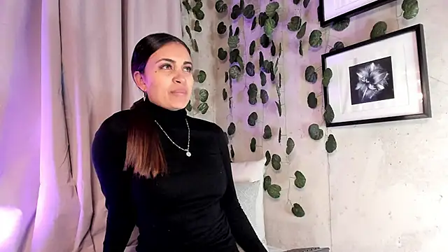 Snapshot of aisha_es chatting on February 25, 2025, 11:15 pm aisha es online show from February 25, 2025, 11:15 pm