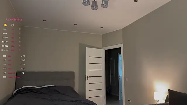 mo1ly online show from November 13, 2025, 12:31 pm