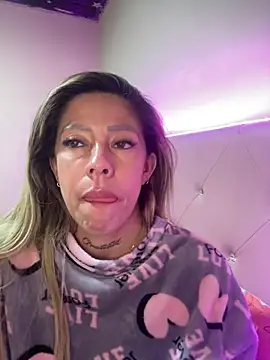 Snapshot of Karly_moon chatting on March 23, 2025, 3:32 am Karly moon online show from March 23, 2025, 3:32 am