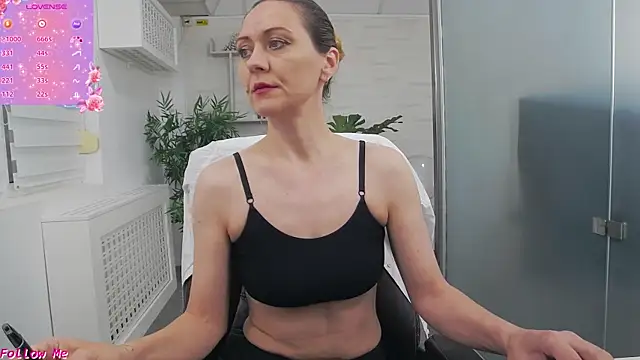 EllaMilf  online show from May 24, 2026, 2:39 pm