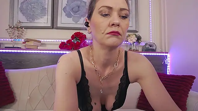 EllaMilf  online show from May 28, 2026, 12:00 pm