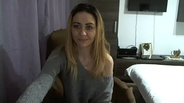 Snapshot of EllaMilf_ chatting on January 18, 2026, 2:37 am EllaMilf online show from January 18, 2026, 2:37 am