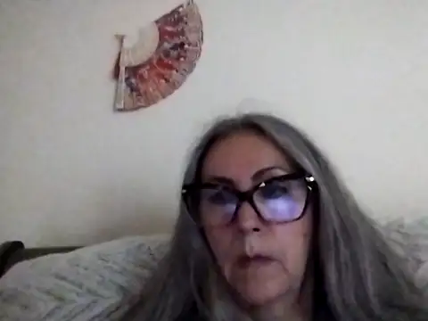 Snapshot of EvaRobinson chatting on February 12, 2025, 2:45 am EvaRobinson online show from February 12, 2025, 2:45 am