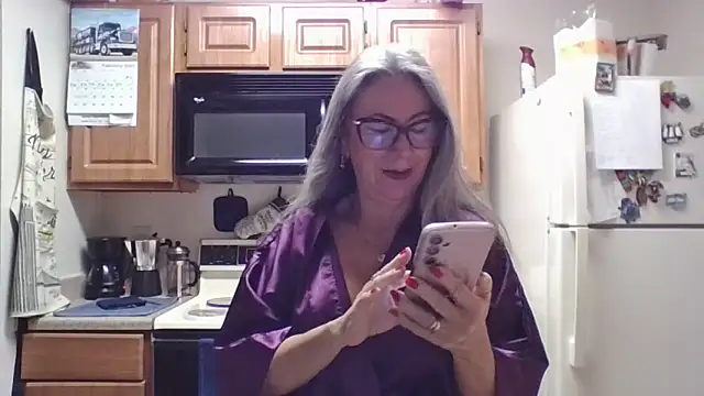 Snapshot of EvaRobinson chatting on February 19, 2025, 2:01 pm EvaRobinson online show from February 19, 2025, 2:01 pm