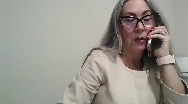 Snapshot of EvaRobinson chatting on March 5, 2025, 5:50 pm EvaRobinson online show from March 5, 2025, 5:50 pm