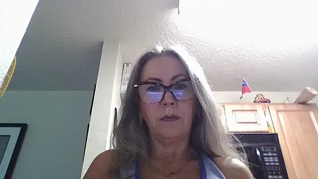 Snapshot of EvaRobinson chatting on February 17, 2025, 4:06 pm EvaRobinson online show from February 17, 2025, 4:06 pm