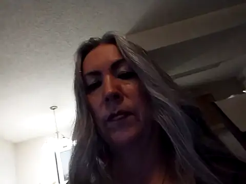 Snapshot of EvaRobinson chatting on March 9, 2025, 7:48 pm EvaRobinson online show from March 9, 2025, 7:48 pm