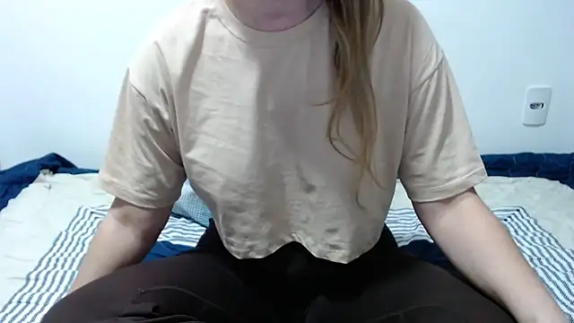Laiara22 online show from May 28, 2026, 2:08 am
