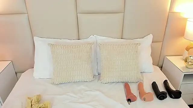 AntoniaRoss  online show from March 23, 2026, 12:05 pm