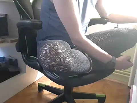 feathersify online show from November 18, 2025, 6:50 am