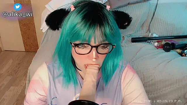 kitty alika online show from November 5, 2025, 12:19 pm