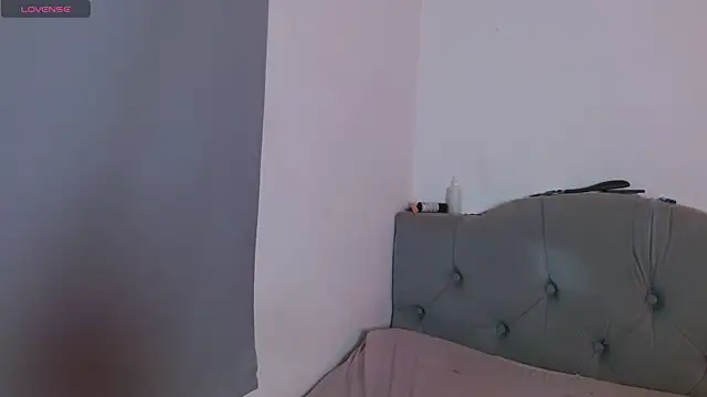 Red-moon1 online show from October 22, 2025, 4:34 am