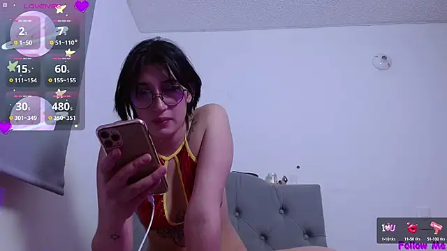 Snapshot of Red-moon1 chatting on March 12, 2025, 5:38 pm Red-moon1 online show from March 12, 2025, 5:38 pm