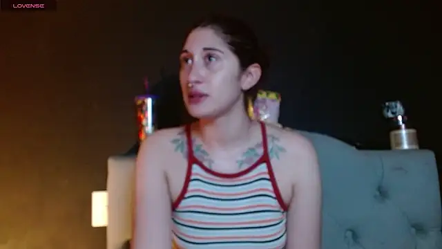 Red-moon1 online show from April 16, 2026, 4:02 am