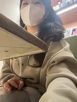 Snapshot of Onee-Chew chatting on November 25, 2025, 9:20 am Onee-Chew online show from November 25, 2025, 9:20 am