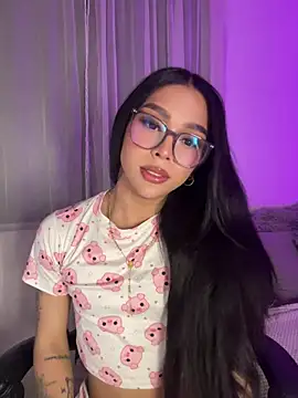 Snapshot of Samantha_Bernardo chatting on April 19, 2026, 5:19 am Samantha Bernardo online show from April 19, 2026, 5:19 am