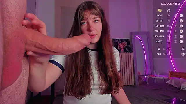 alicekaneky online show from October 18, 2025, 12:01 am