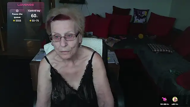 HeisseomaOriginal online show from October 15, 2025, 7:27 am