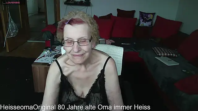 HeisseomaOriginal online show from March 12, 2025, 8:19 am