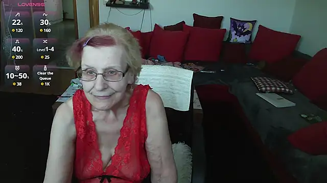 HeisseomaOriginal online show from March 5, 2025, 12:11 pm