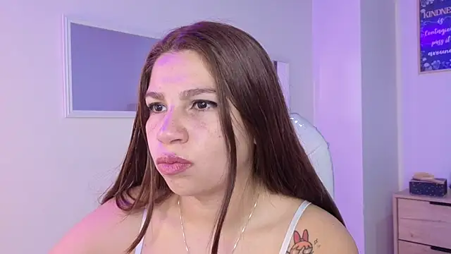 bluee hazell online show from December 5, 2025, 11:31 am