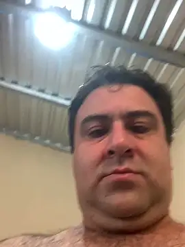 Snapshot of EmilianoGt chatting on November 10, 2025, 8:58 pm EmilianoGt online show from November 10, 2025, 8:58 pm