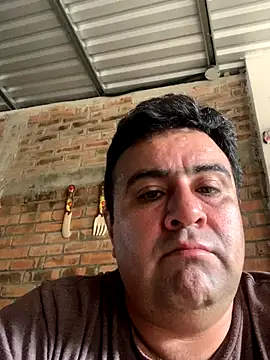 Snapshot of EmilianoGt chatting on December 18, 2025, 4:33 pm EmilianoGt online show from December 18, 2025, 4:33 pm