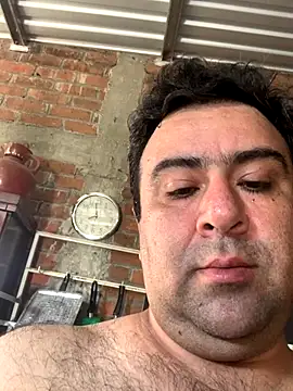 Snapshot of EmilianoGt chatting on October 11, 2025, 1:56 pm EmilianoGt online show from October 11, 2025, 1:56 pm