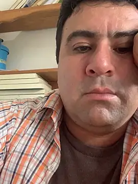 Snapshot of EmilianoGt chatting on October 7, 2025, 9:16 pm EmilianoGt online show from October 7, 2025, 9:16 pm