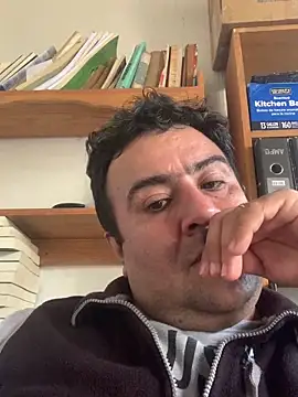 Snapshot of EmilianoGt chatting on October 14, 2025, 5:57 pm EmilianoGt online show from October 14, 2025, 5:57 pm