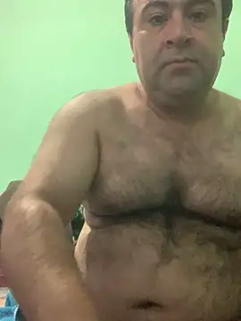 Snapshot of EmilianoGt chatting on October 22, 2025, 1:10 pm EmilianoGt online show from October 22, 2025, 1:10 pm