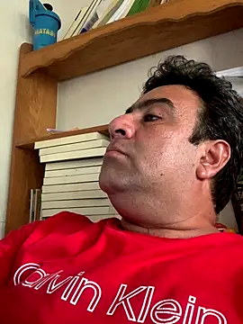 Snapshot of EmilianoGt chatting on October 17, 2025, 9:16 pm EmilianoGt online show from October 17, 2025, 9:16 pm