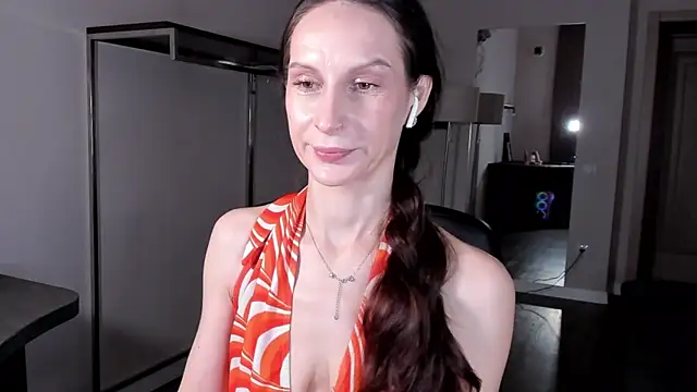 Snapshot of Mila_Anders chatting on January 19, 2026, 5:44 am Mila Anders online show from January 19, 2026, 5:44 am