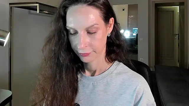Mila Anders online show from May 29, 2026, 4:51 am