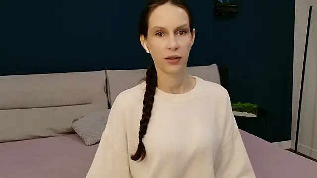 Mila Anders online show from April 19, 2026, 4:35 am