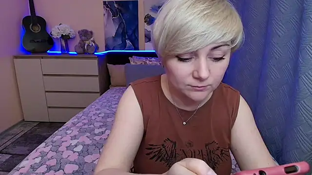 Snapshot of BlondPearl chatting on May 25, 2026, 3:17 am BlondPearl online show from May 25, 2026, 3:17 am