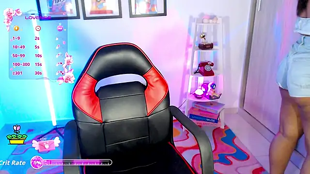 Snapshot of Aaliyahas chatting on October 19, 2025, 10:56 pm Aaliyahas online show from October 19, 2025, 10:56 pm