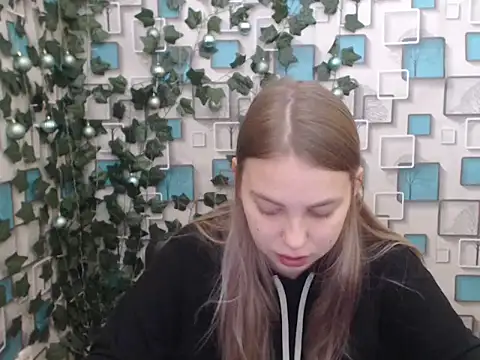 Snapshot of klerkarina chatting on January 9, 2025, 5:44 am klerkarina online show from January 9, 2025, 5:44 am