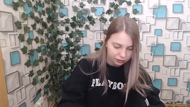 Snapshot of klerkarina chatting on February 21, 2025, 5:46 am klerkarina online show from February 21, 2025, 5:46 am